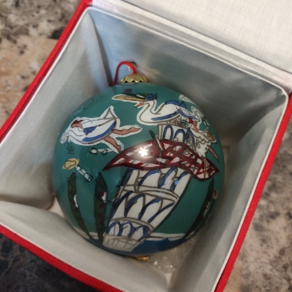 SEVEN SWANS A SWIMMING hand-painted Christmas ornament - Picture 5 of 7